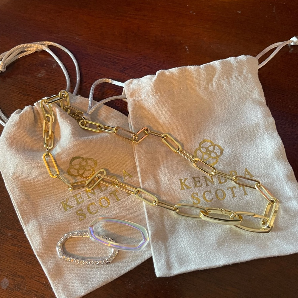 18 inch gold Kendra Scott necklace with interchangeable pendants